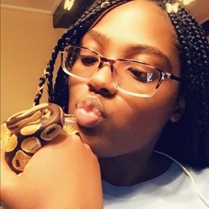 Meet your Posher, Makayla